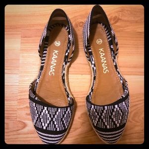 KAANAS Slip-on Flats